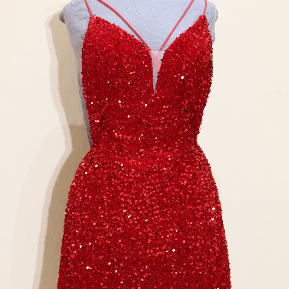 ALYCE plush sequin v-neck strappy back short dress in red size 8